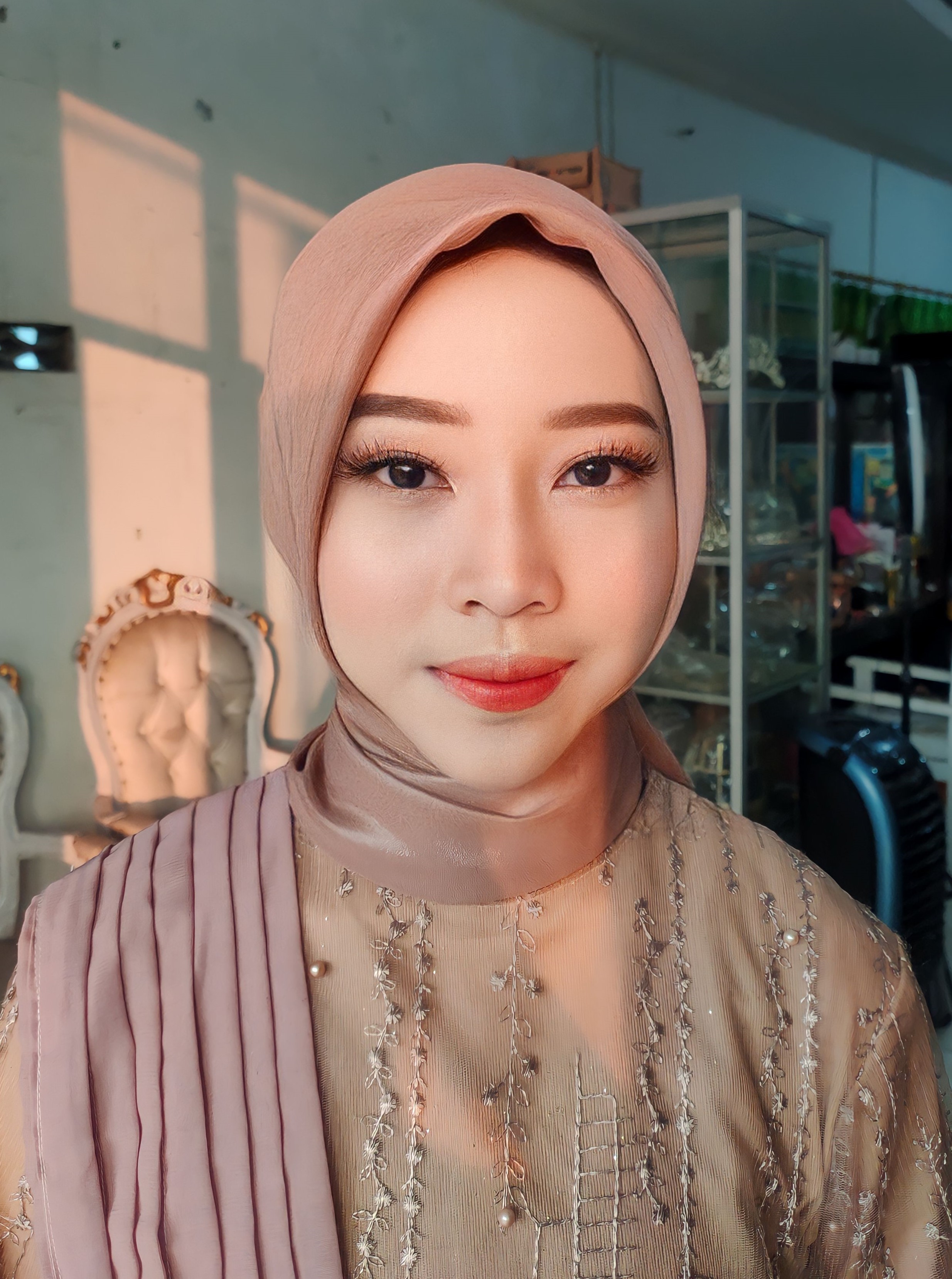 Makeup graduation Solo oleh Milaz Makeup, tampilan elegan dan rapi