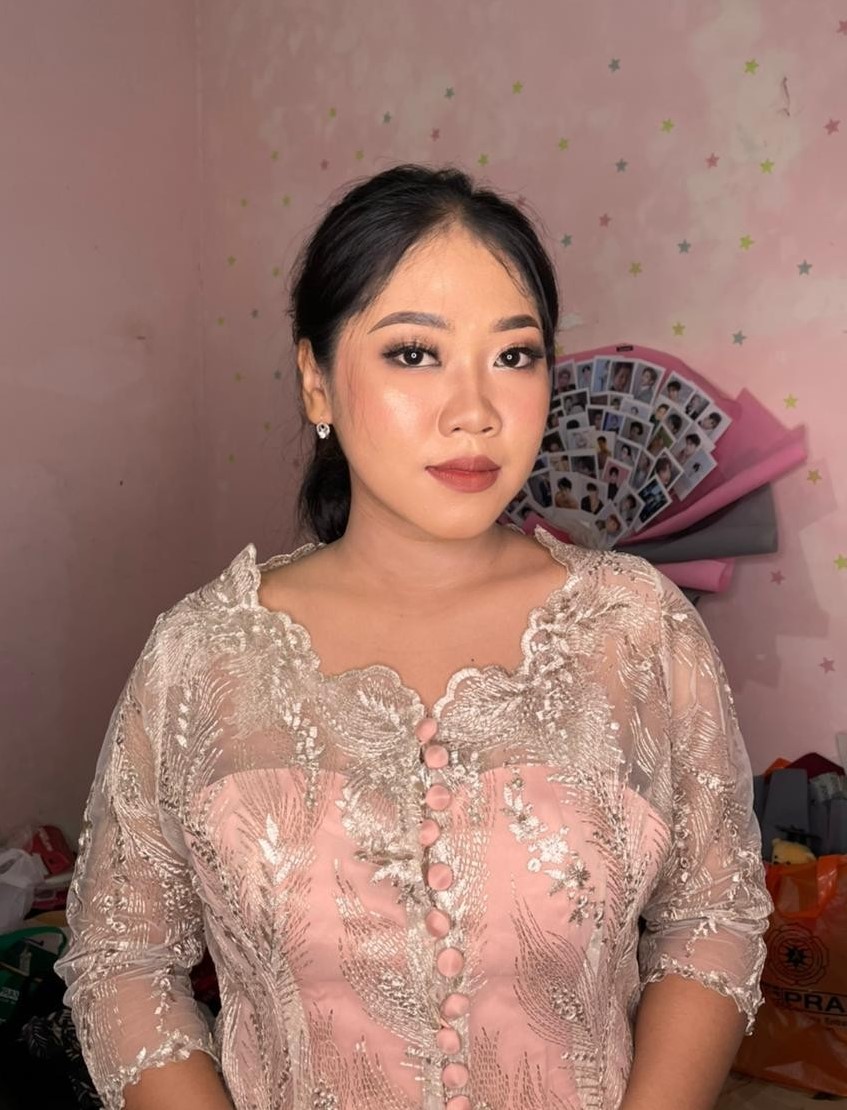 Makeup wisuda di Solo oleh Milaz Makeup, makeup flawless untuk graduation