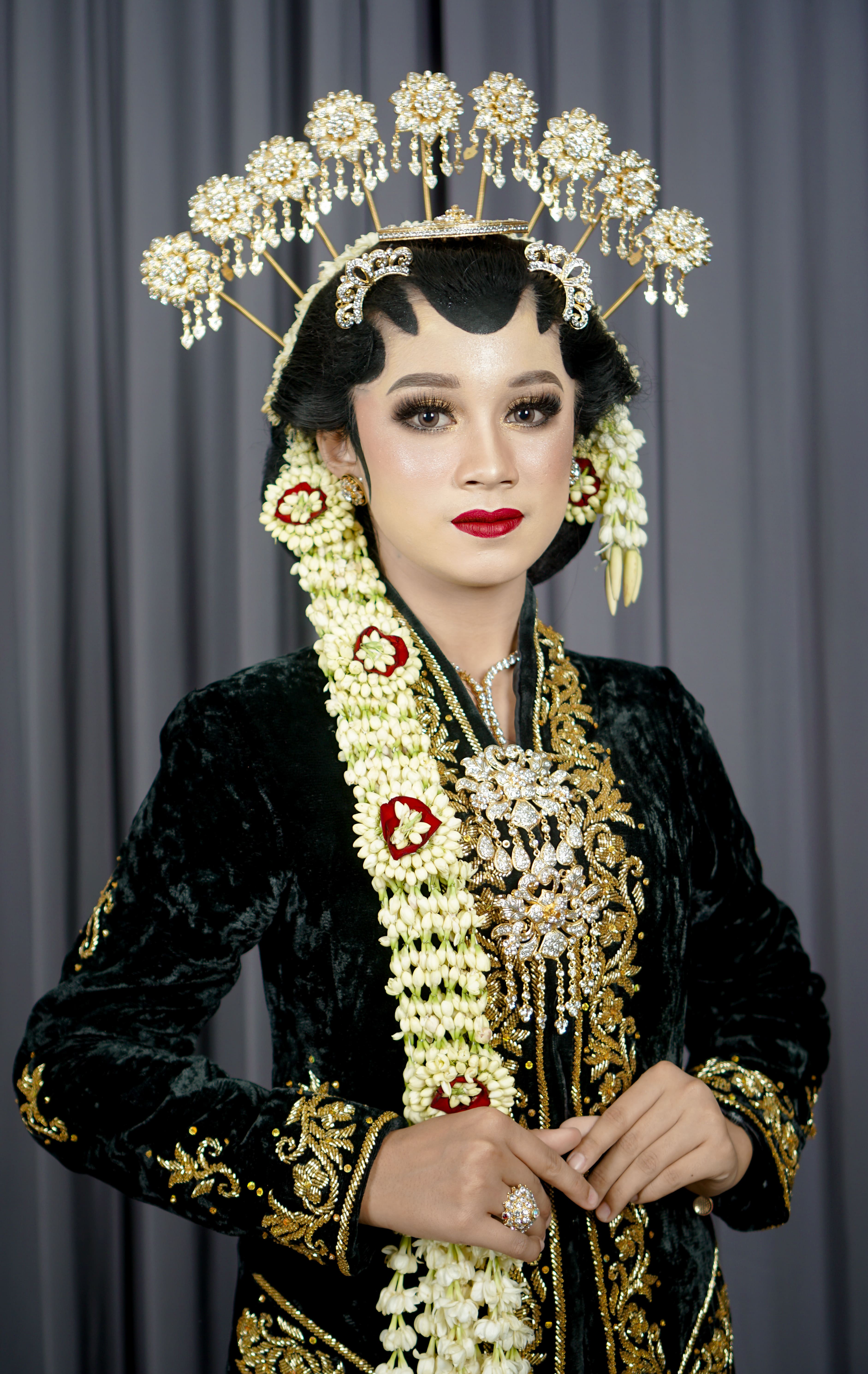 Makeup pengantin Solo oleh Milaz Makeup, riasan natural dan elegan